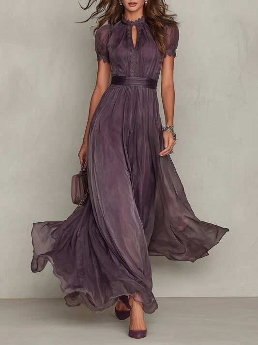 FLAVIA • VESTIDO LARGO MORADO CON ESCOTE EN FORMA DE OJO DE CERRADURA Y RIBETE DE ENCAJE DE GASA